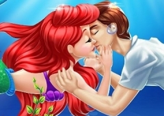 Ariel Beija Eric no Fundo do Mar